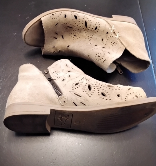 COPY - Coolway Women's Nelia Booties   Size 7.5 - Picture 1 of 7